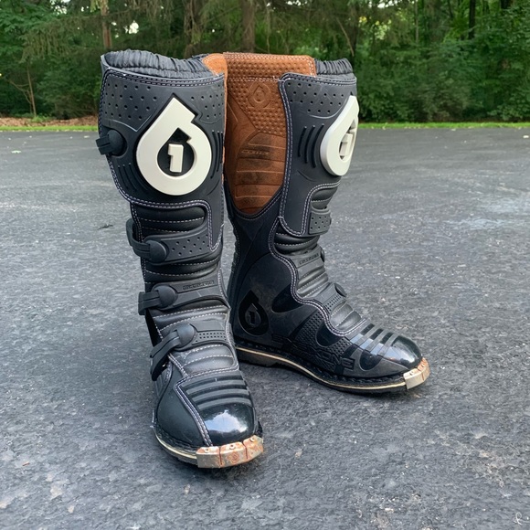 sixsixone mx boots